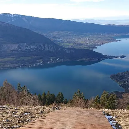 A La Campagne Au Bout Du D'annecy