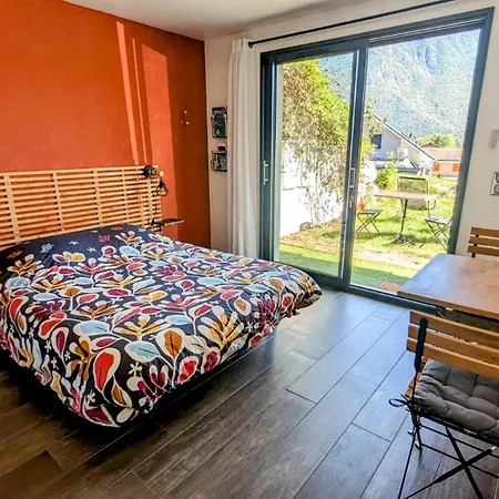 à La Campagne Au Bout Du D'annecy