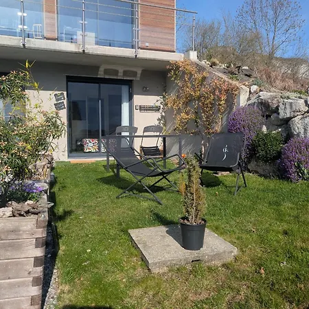 A La Campagne Au Bout Du D'annecy *